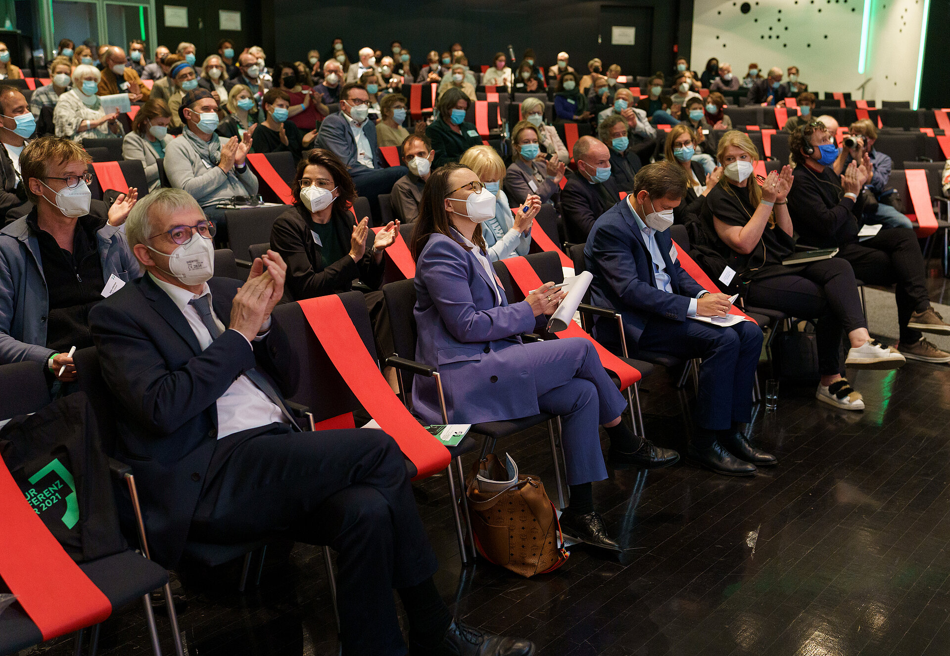 Publikum im Kulturzentrum Herne. Foto: Volker Wiciok